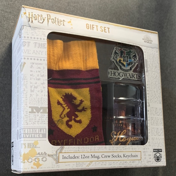 NIB Harry Potter Hogwarts Gift Set - Picture 4 of 12